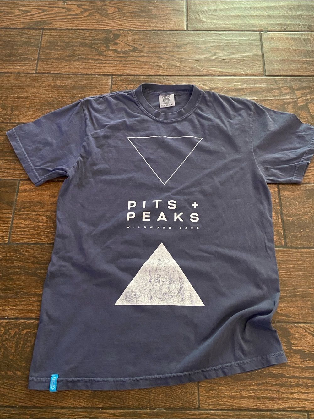 Comfort Colors PITS + PEAKS Triangle Graphic Tee Size M